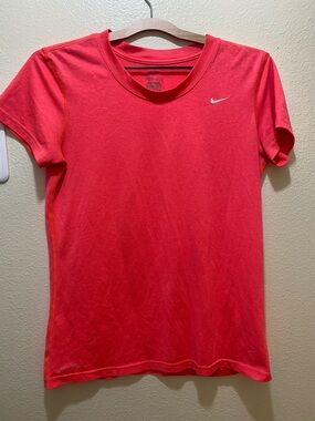 Dry Fit • NIKE • SZ. M women